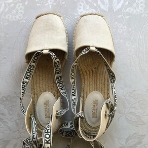 MICHAEL Michael Kors Yara Ankle Tie Cream/Black Espadrille Sandals Women’s 8M